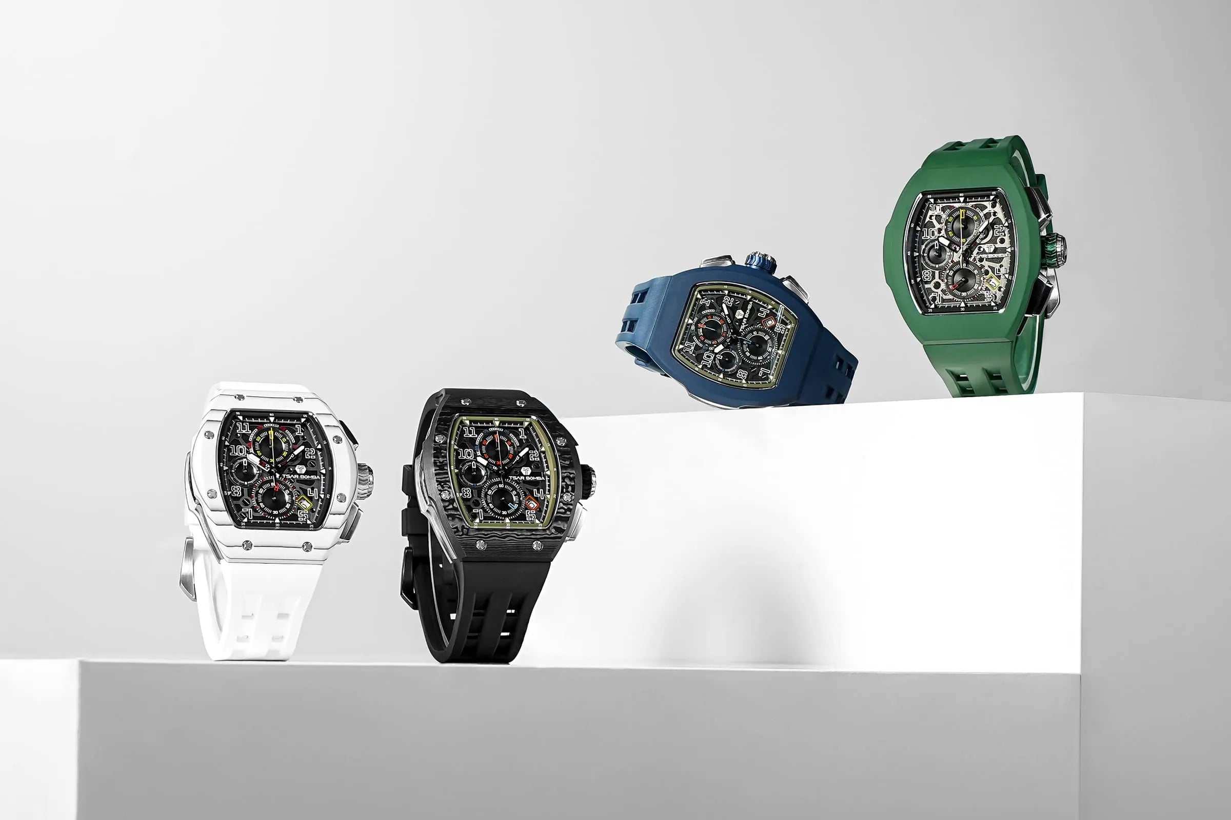 TSAR-BOMBA-Atomic-TB8214-interchangeable-quartz-men-watch-different materials and colors. It allows for quick and easy changes to the watch's style. The images demonstrate the different styles achieved by combining modules of different colors and materials.