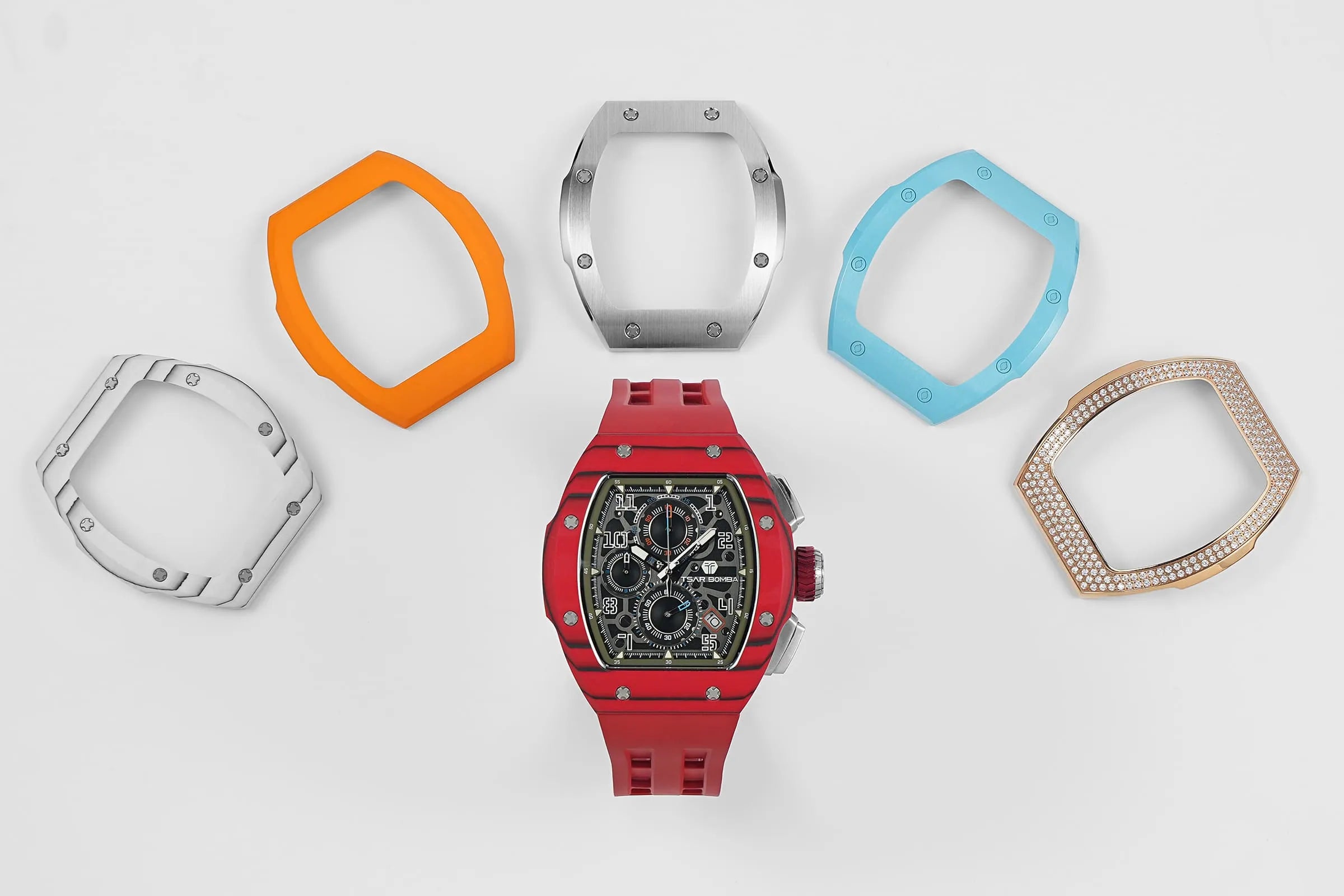 The TSAR-BOMBA-Atomic-TB8214-interchangeable-bezel demonstration shows how the same watch head can be quickly fitted with different colors or materials of bezel without tools, including carbon fiber, cerramic, stainless steel, fluororubber, and cubic zirconia.