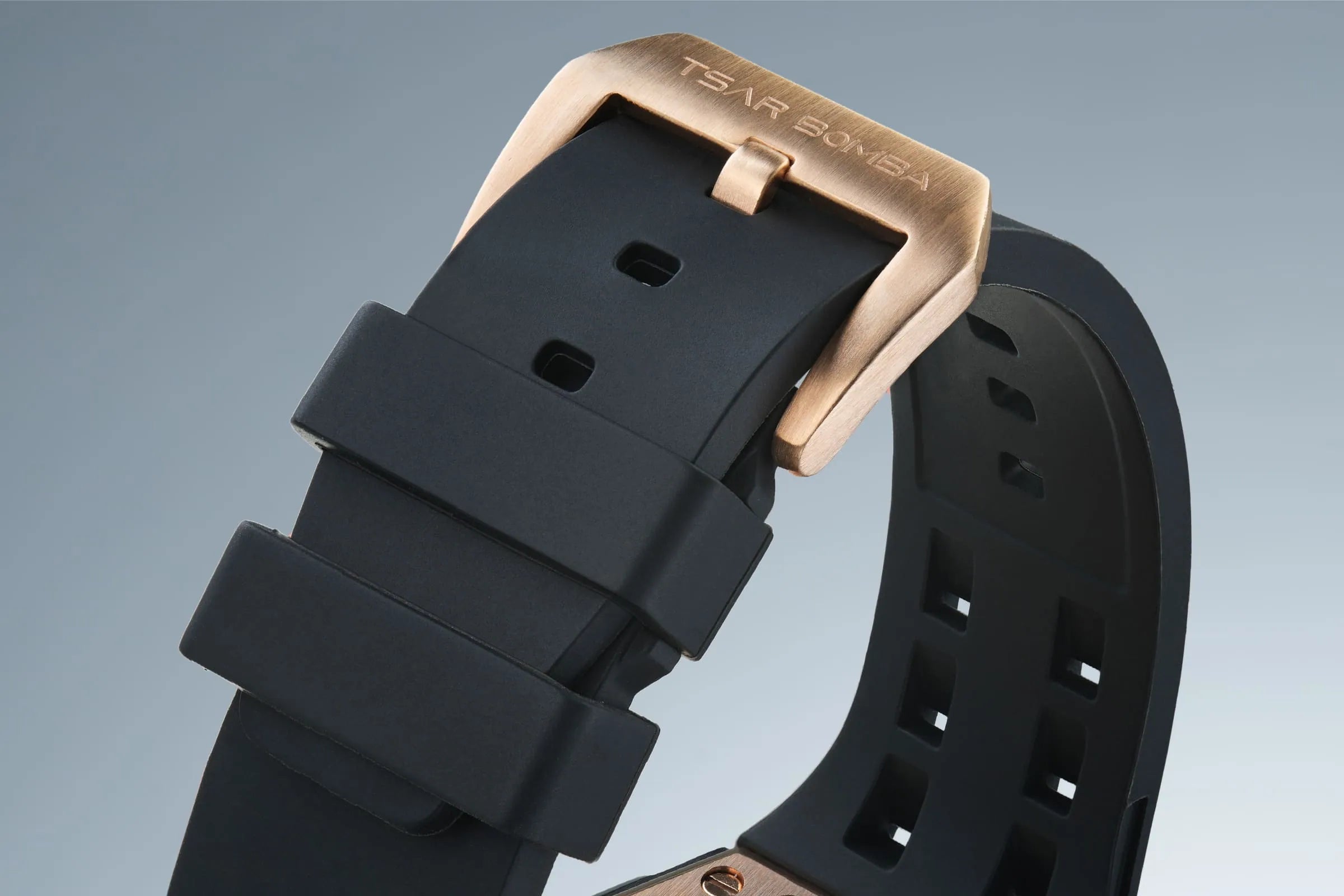 TSAR-BOMBA-elemenal-TB8204Q—Silicone Strap and Gold Buckle