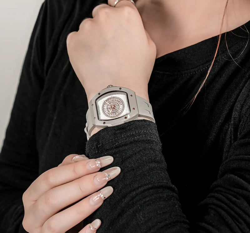 tsarbomba woemn watches nucleus femme 03-TB8220L;The model showcases the Tsarbomba women watches on her wrist—featuring a grayish-white all-ceramic case and a barrel-shaped dial set with sparkling diamonds at its center.